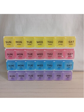 Pill Box w Morning Noon Evening Bedtime Easy Snap Colors Show Difference 7 Day